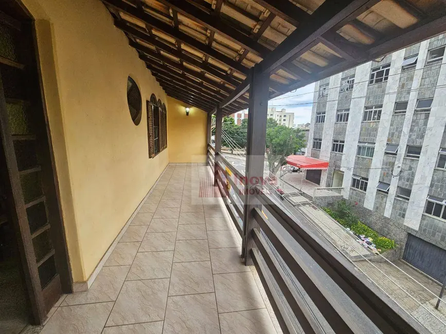 Foto 2 de Casa com 6 quartos à venda, 320m2 em Centro, Juiz De Fora - MG
