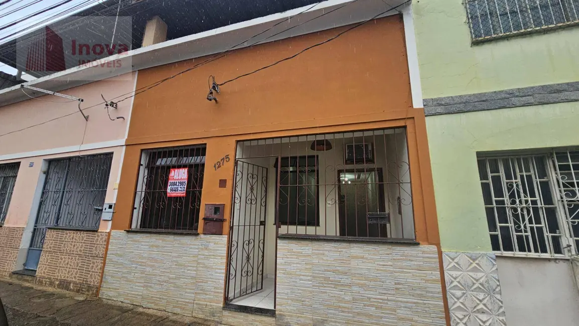 Casa com 2 quartos para alugar, 121m2 em Centro, Juiz De Fora - MG - imagem 3 Foto 3 de Casa com 2 quartos para alugar, 121m2 em Centro, Juiz De Fora - MG