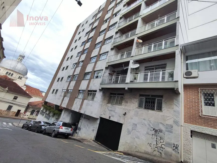 Apartamento com 3 quartos para alugar, 121m2 em Centro, Juiz De Fora - MG - imagem 2 Foto 2 de Apartamento com 3 quartos para alugar, 121m2 em Centro, Juiz De Fora - MG