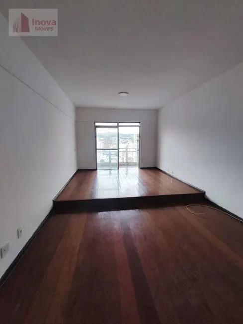 Apartamento com 3 quartos para alugar, 121m2 em Centro, Juiz De Fora - MG - imagem 6 Foto 6 de Apartamento com 3 quartos para alugar, 121m2 em Centro, Juiz De Fora - MG