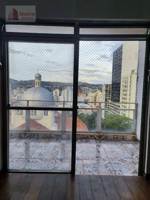Apartamento com 3 quartos para alugar, 121m2 em Centro, Juiz De Fora - MG - imagem 8 Foto 8 de Apartamento com 3 quartos para alugar, 121m2 em Centro, Juiz De Fora - MG