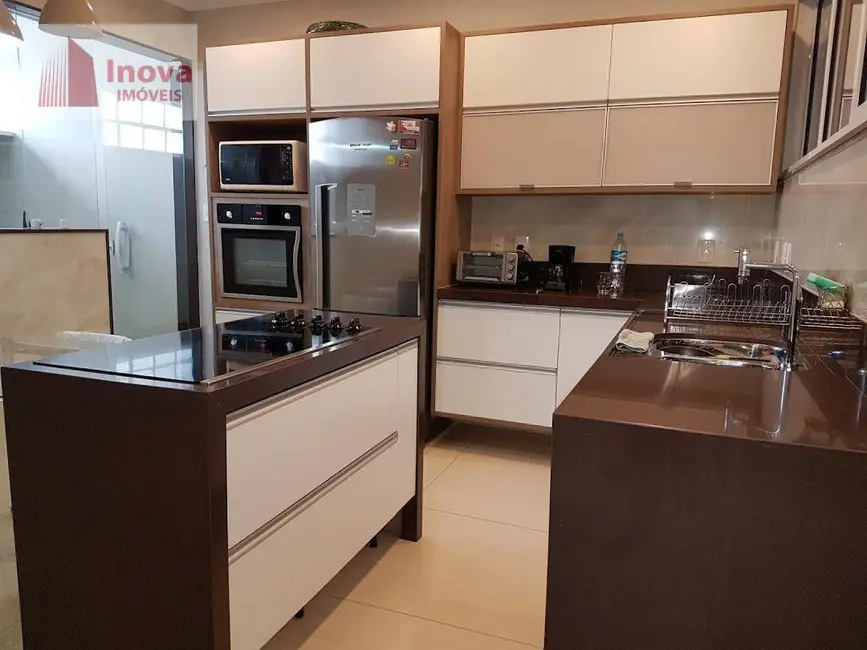 Apartamento com 3 quartos à venda, 152m2 em Centro, Juiz De Fora - MG - imagem 8 Foto 8 de Apartamento com 3 quartos à venda, 152m2 em Centro, Juiz De Fora - MG