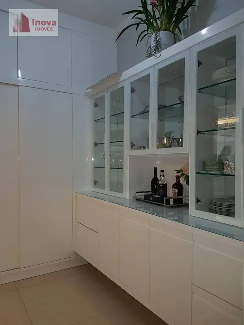 Apartamento com 3 quartos à venda, 152m2 em Centro, Juiz De Fora - MG - imagem 7 Foto 7 de Apartamento com 3 quartos à venda, 152m2 em Centro, Juiz De Fora - MG