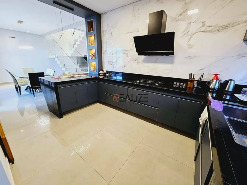 Foto 8 de Sobrado com 3 quartos à venda, 300m2 em Indaiatuba - SP