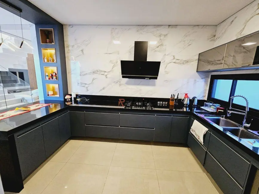 Foto 9 de Sobrado com 3 quartos à venda, 300m2 em Indaiatuba - SP