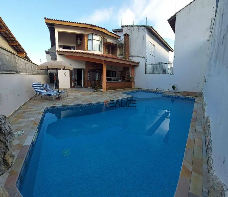 Foto 6 de Casa com 3 quartos à venda, 300m2 em Itanhaem - SP