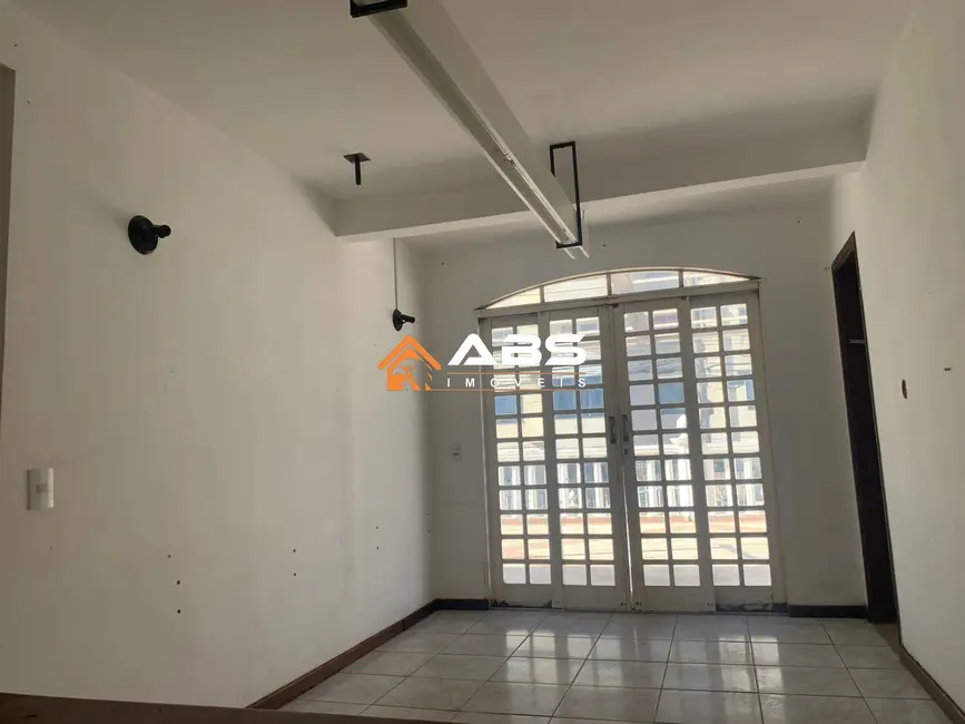 Casa com 5 quartos à venda, 200m2 em Residencial Santos Dumont (Santa Maria), Brasilia - DF - imagem 5 Foto 5 de Casa com 5 quartos à venda, 200m2 em Residencial Santos Dumont (Santa Maria), Brasilia - DF