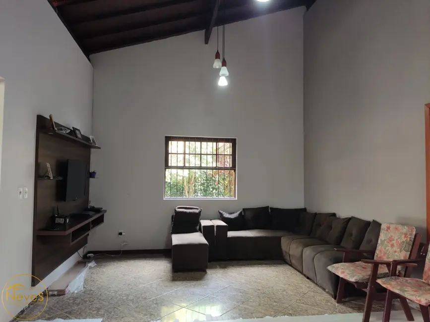 Foto 2 de Casa com 6 quartos à venda, 274m2 em Miguel Pereira - RJ