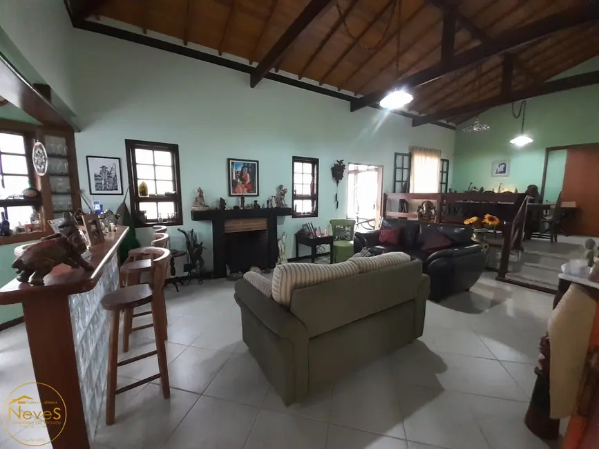 Casa com 5 quartos à venda, 350m2 em Miguel Pereira - RJ - imagem 6 Foto 6 de Casa com 5 quartos à venda, 350m2 em Miguel Pereira - RJ