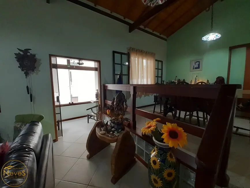 Casa com 5 quartos à venda, 350m2 em Miguel Pereira - RJ - imagem 8 Foto 8 de Casa com 5 quartos à venda, 350m2 em Miguel Pereira - RJ