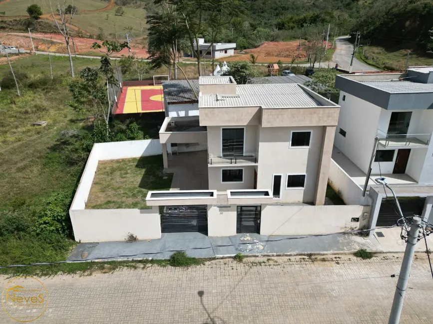 Foto 1 de Casa com 3 quartos à venda, 129m2 em Miguel Pereira - RJ
