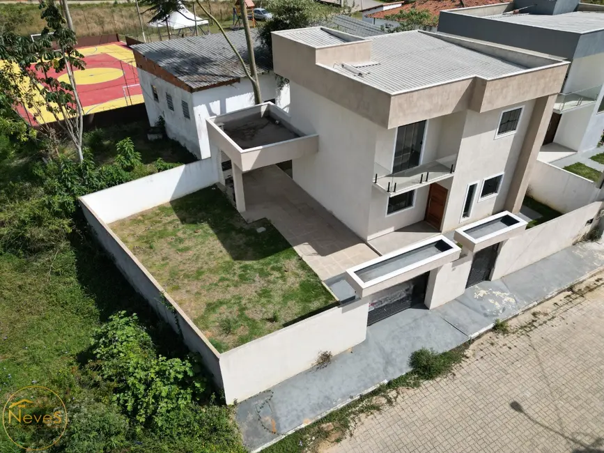 Casa com 3 quartos à venda, 129m2 em Miguel Pereira - RJ - imagem 2 Foto 2 de Casa com 3 quartos à venda, 129m2 em Miguel Pereira - RJ