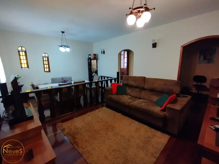 Casa com 3 quartos à venda, 269m2 em Miguel Pereira - RJ - imagem 5 Foto 5 de Casa com 3 quartos à venda, 269m2 em Miguel Pereira - RJ