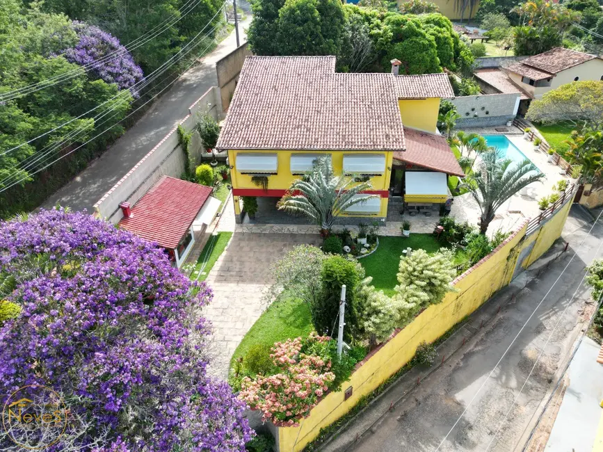 Casa com 5 quartos à venda, 300m2 em Centro, Miguel Pereira - RJ - imagem 3 Foto 3 de Casa com 5 quartos à venda, 300m2 em Centro, Miguel Pereira - RJ