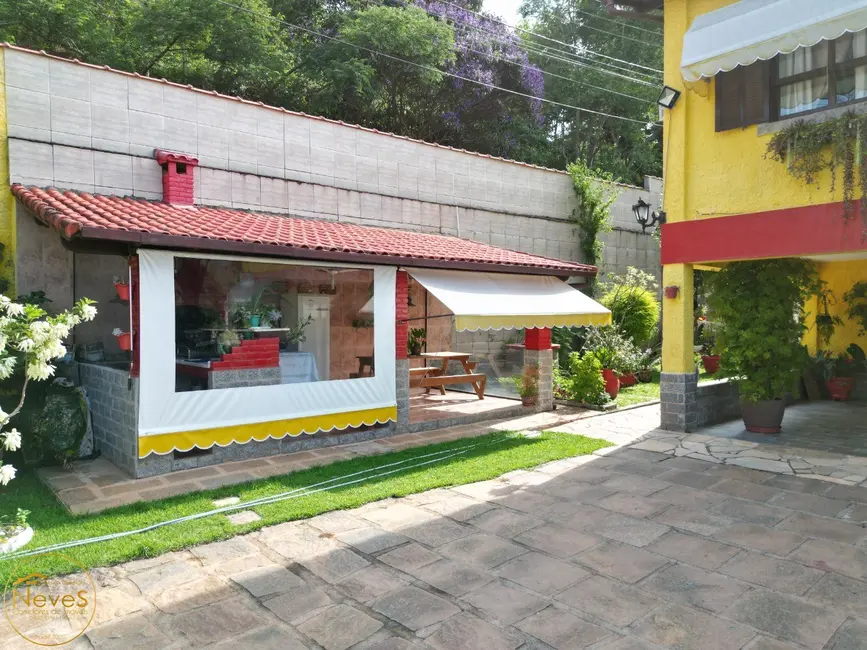 Casa com 5 quartos à venda, 300m2 em Centro, Miguel Pereira - RJ - imagem 4 Foto 4 de Casa com 5 quartos à venda, 300m2 em Centro, Miguel Pereira - RJ