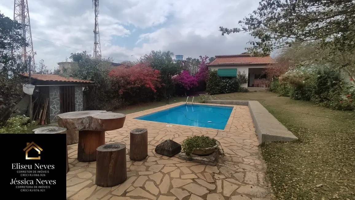 Foto 2 de Casa com 4 quartos à venda, 234m2 em Paty Do Alferes - RJ