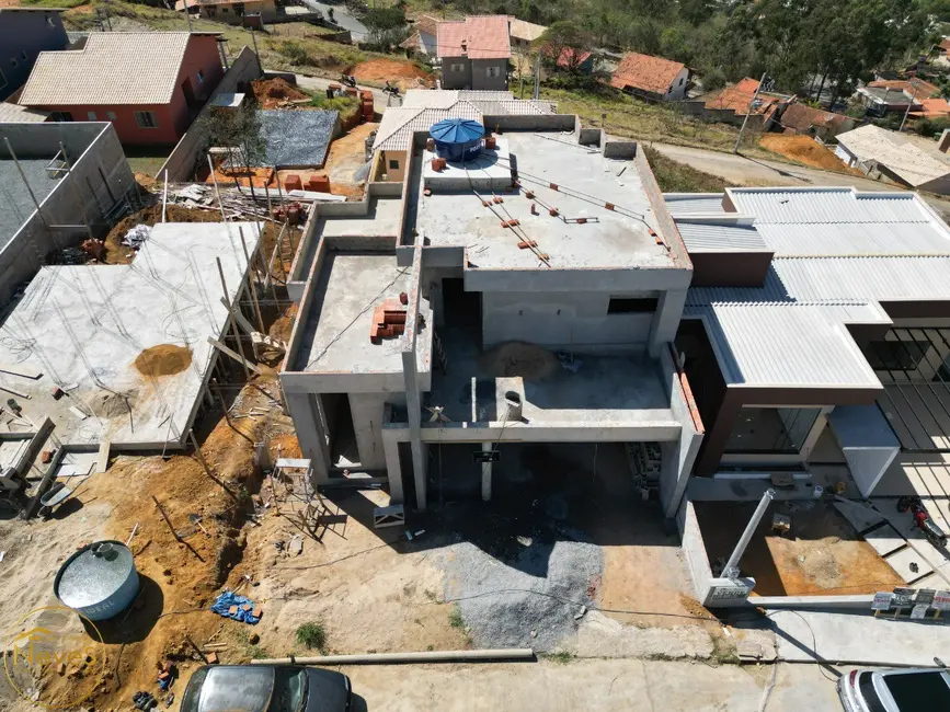 Casa com 3 quartos à venda, 241m2 em Paty Do Alferes - RJ - imagem 5 Foto 5 de Casa com 3 quartos à venda, 241m2 em Paty Do Alferes - RJ