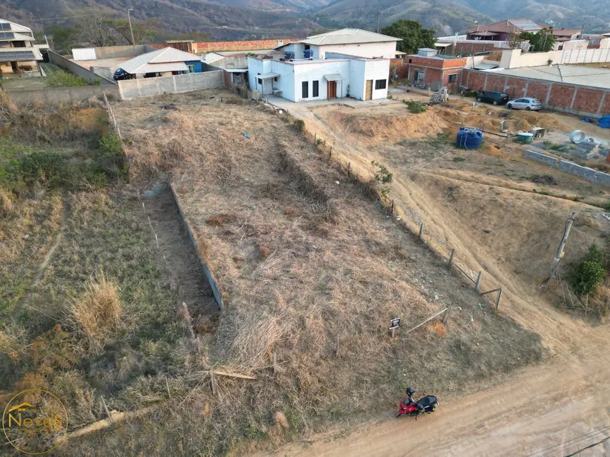 Foto 1 de Terreno / Lote à venda, 682m2 em Paty Do Alferes - RJ