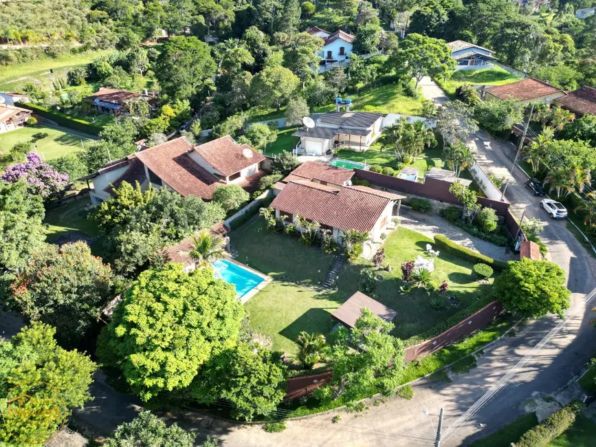 Casa com 5 quartos à venda, 250m2 em Miguel Pereira - RJ - imagem 3 Foto 3 de Casa com 5 quartos à venda, 250m2 em Miguel Pereira - RJ