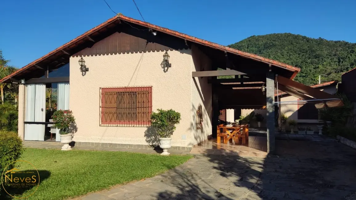 Casa com 5 quartos à venda, 250m2 em Miguel Pereira - RJ - imagem 7 Foto 7 de Casa com 5 quartos à venda, 250m2 em Miguel Pereira - RJ