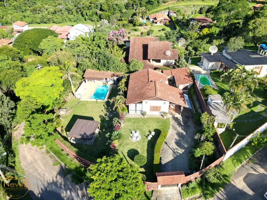 Foto 2 de Casa com 5 quartos à venda, 250m2 em Miguel Pereira - RJ