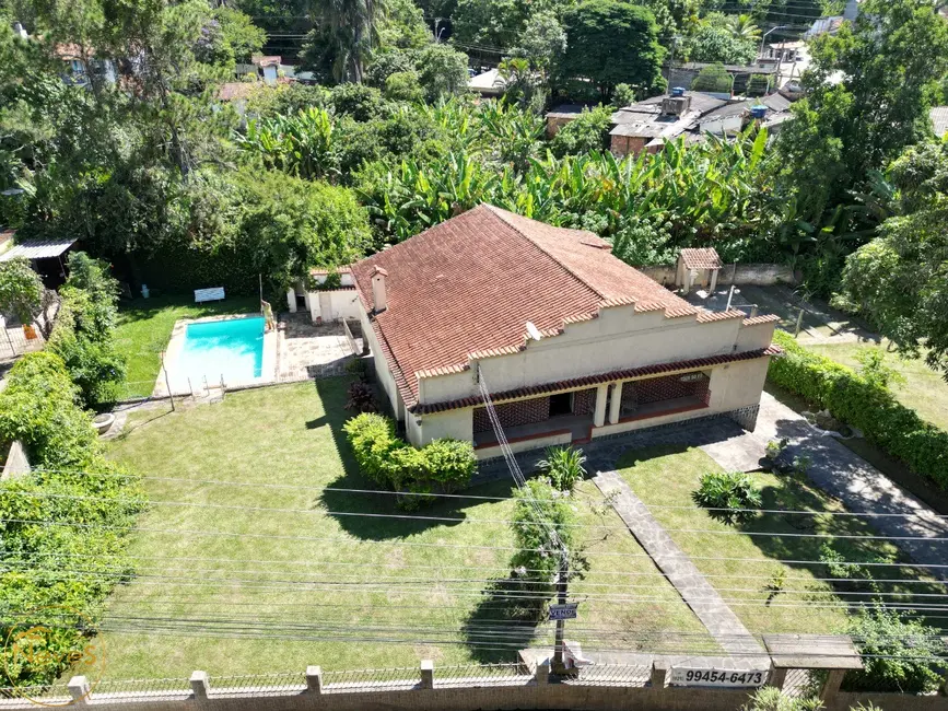 Foto 2 de Casa com 6 quartos à venda, 300m2 em Miguel Pereira - RJ