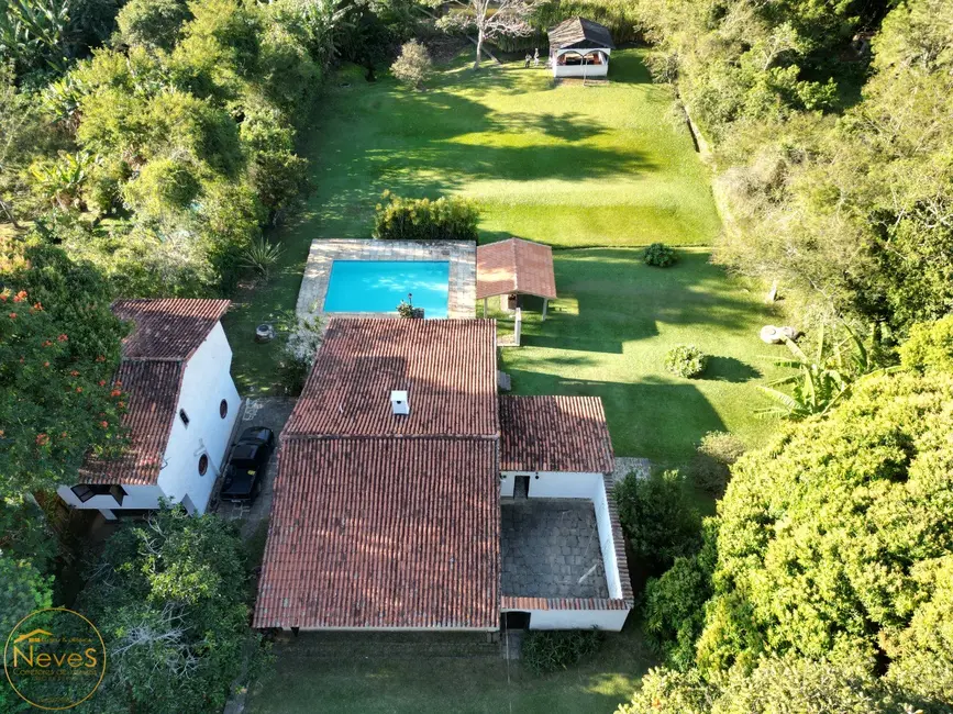 Foto 2 de Casa com 4 quartos à venda, 250m2 em Miguel Pereira - RJ