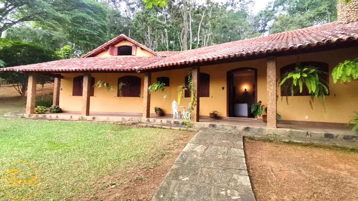 Sítio / Rancho com 3 quartos à venda, 250m2 em Paty Do Alferes - RJ - imagem 2 Foto 2 de Sítio / Rancho com 3 quartos à venda, 250m2 em Paty Do Alferes - RJ