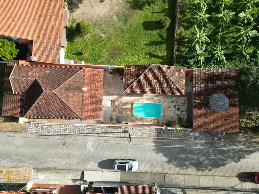 Casa com 4 quartos à venda, 340m2 em Miguel Pereira - RJ - imagem 1 Foto 1 de Casa com 4 quartos à venda, 340m2 em Miguel Pereira - RJ