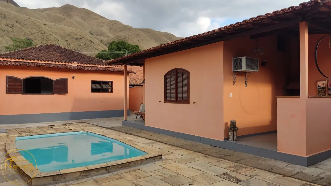 Casa com 4 quartos à venda, 340m2 em Miguel Pereira - RJ - imagem 3 Foto 3 de Casa com 4 quartos à venda, 340m2 em Miguel Pereira - RJ