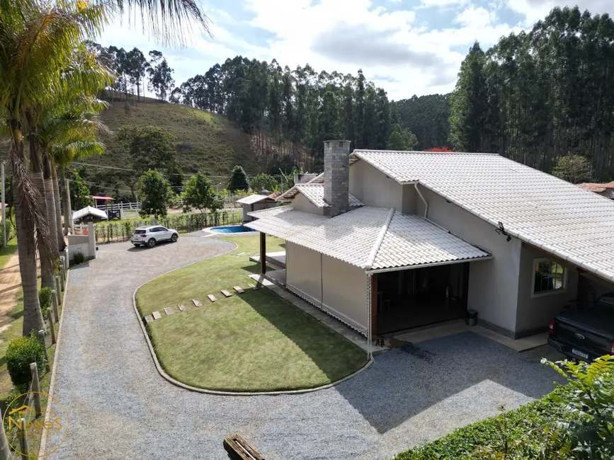 Foto 3 de Casa com 3 quartos à venda, 178m2 em Paty Do Alferes - RJ