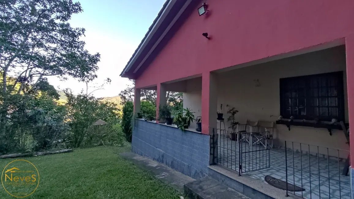 Foto 2 de Casa com 5 quartos à venda, 250m2 em Miguel Pereira - RJ