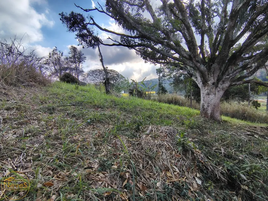 Foto 1 de Terreno / Lote à venda, 620m2 em Miguel Pereira - RJ