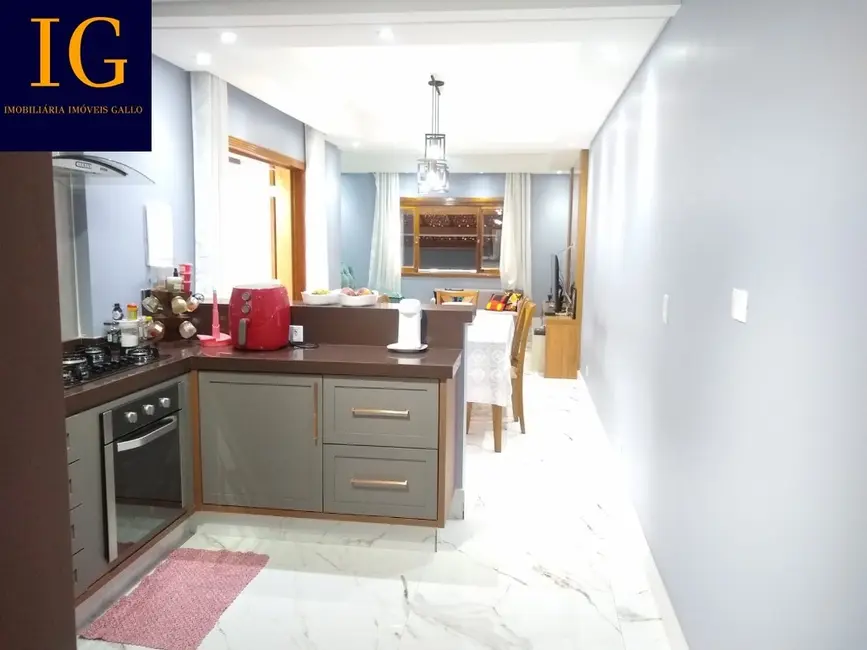 Casa com 3 quartos à venda, 160m2 em Parque Jaçatuba, Santo Andre - SP - imagem 3 Foto 3 de Casa com 3 quartos à venda, 160m2 em Parque Jaçatuba, Santo Andre - SP