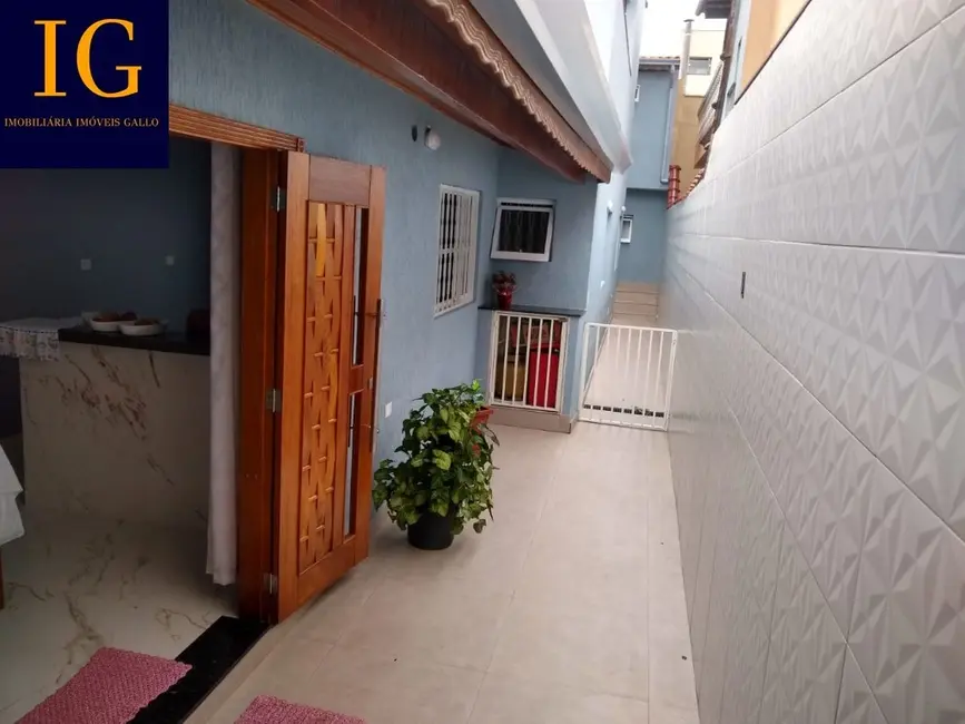 Foto 1 de Casa com 3 quartos à venda, 160m2 em Parque Jaçatuba, Santo Andre - SP