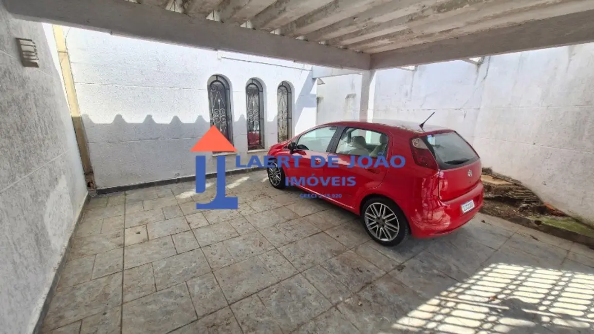 Casa com 2 quartos para alugar, 170m2 em Campo Belo, São Paulo - SP - imagem 3 Foto 3 de Casa com 2 quartos para alugar, 170m2 em Campo Belo, São Paulo - SP