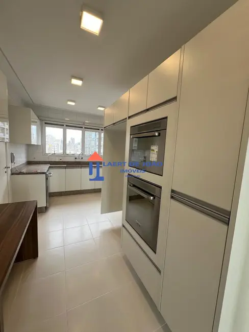 Foto 4 de Apartamento com 3 quartos para alugar, 192m2 em Vila Nova Conceição, São Paulo - SP