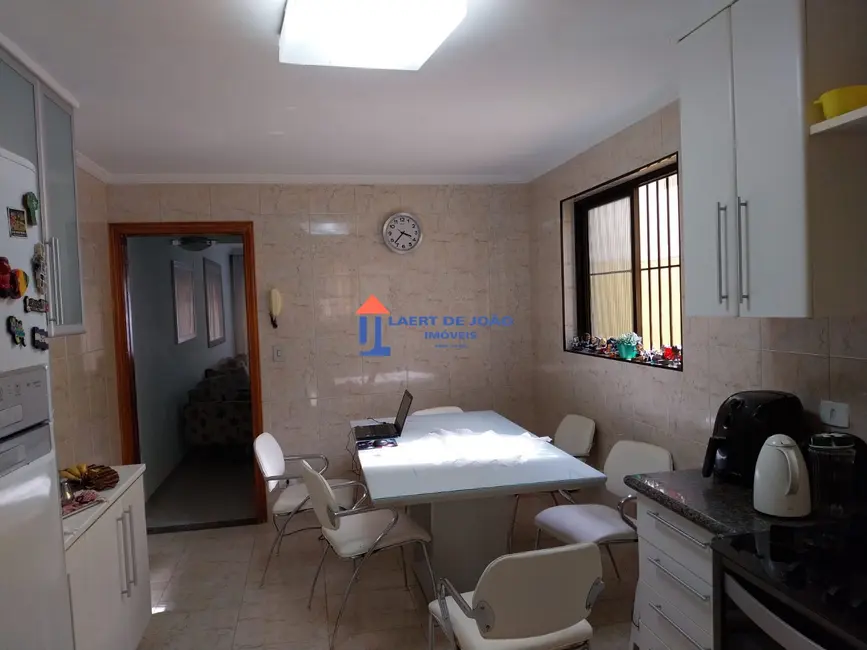 Casa com 4 quartos à venda, 165m2 em Jardim Aeroporto, São Paulo - SP - imagem 5 Foto 5 de Casa com 4 quartos à venda, 165m2 em Jardim Aeroporto, São Paulo - SP