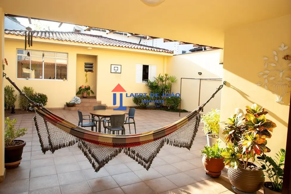 Foto 2 de Casa com 4 quartos à venda, 329m2 em Campo Belo, São Paulo - SP