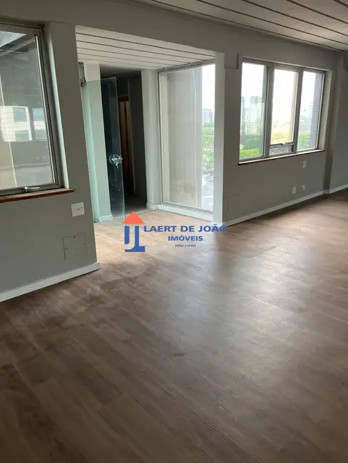 Sala Comercial à venda e para alugar, 200m2 em São Paulo - SP - imagem 1 Foto 1 de Sala Comercial à venda e para alugar, 200m2 em São Paulo - SP
