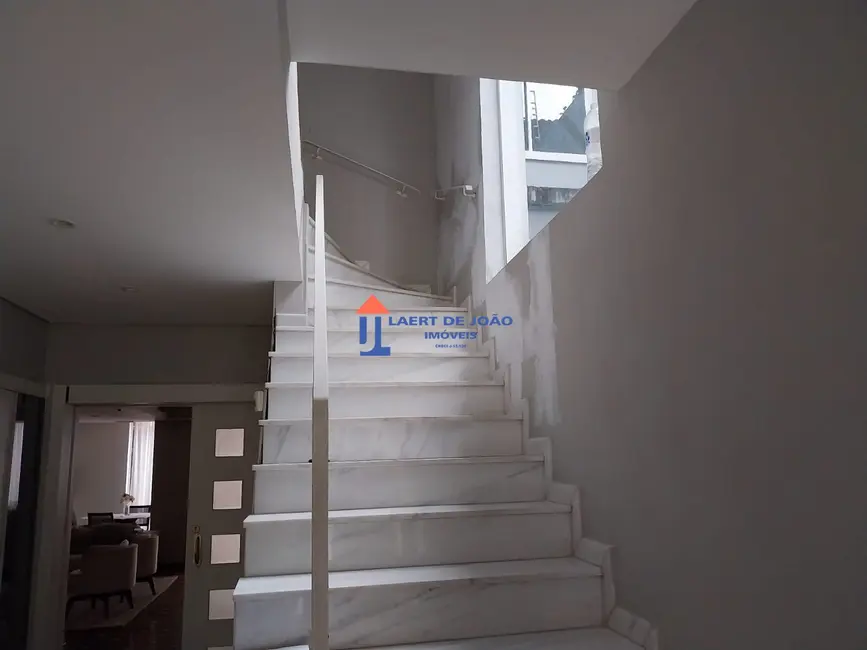 Foto 8 de Casa com 4 quartos para alugar, 300m2 em Campo Belo, São Paulo - SP