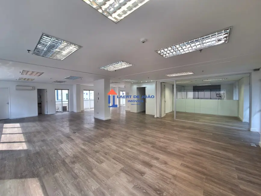 Foto 9 de Sala Comercial para alugar, 200m2 em Vila Olímpia, São Paulo - SP