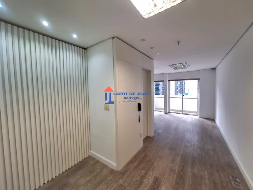 Foto 4 de Sala Comercial para alugar, 200m2 em Vila Olímpia, São Paulo - SP