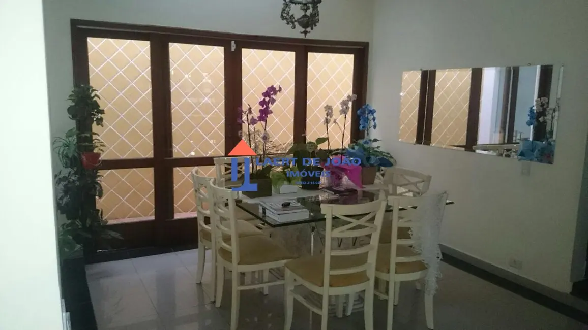 Foto 6 de Casa com 3 quartos à venda, 238m2 em Vila Marari, São Paulo - SP