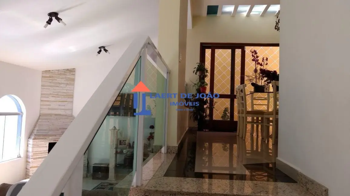 Foto 2 de Casa com 3 quartos à venda, 238m2 em Vila Marari, São Paulo - SP