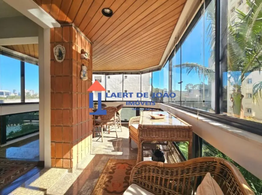 Apartamento com 3 quartos à venda, 155m2 em Jardim Europa, São Paulo - SP - imagem 3 Foto 3 de Apartamento com 3 quartos à venda, 155m2 em Jardim Europa, São Paulo - SP