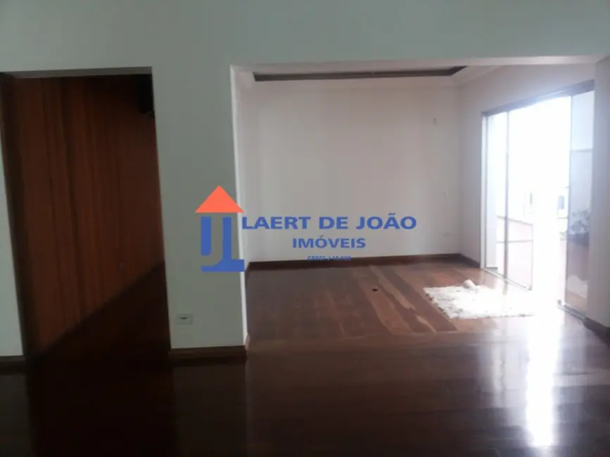 Casa com 3 quartos à venda, 300m2 em Moema, São Paulo - SP - imagem 8 Foto 8 de Casa com 3 quartos à venda, 300m2 em Moema, São Paulo - SP