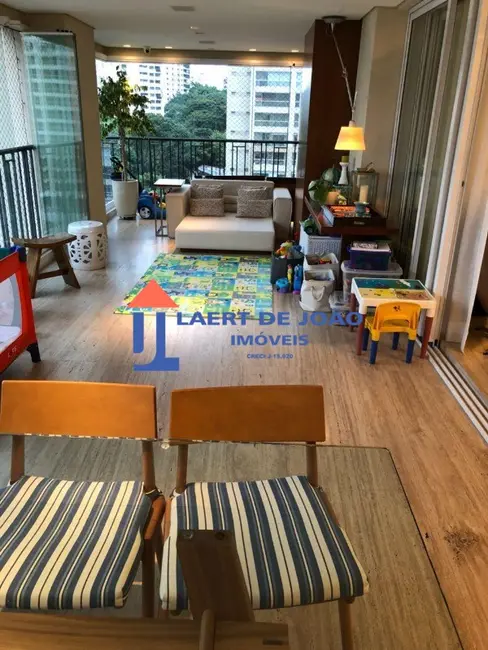 Foto 3 de Apartamento com 3 quartos para alugar, 220m2 em Campo Belo, São Paulo - SP