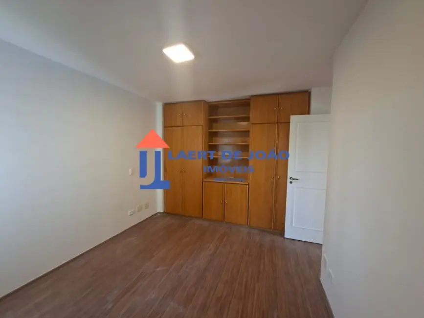Apartamento com 3 quartos para alugar, 140m2 em Campo Belo, São Paulo - SP - imagem 8 Foto 8 de Apartamento com 3 quartos para alugar, 140m2 em Campo Belo, São Paulo - SP