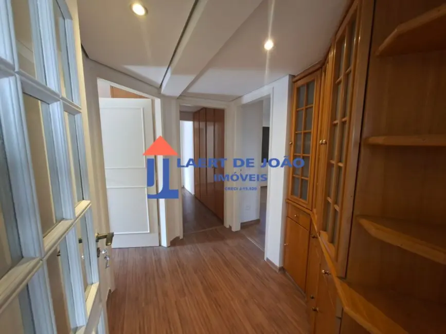 Apartamento com 3 quartos para alugar, 140m2 em Campo Belo, São Paulo - SP - imagem 9 Foto 9 de Apartamento com 3 quartos para alugar, 140m2 em Campo Belo, São Paulo - SP